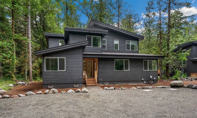 Mount Hood Village Casa | Sandy River Group Getaway 4