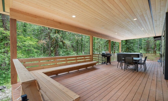 Mount Hood Village Casa | Sandy River Group Getaway 3