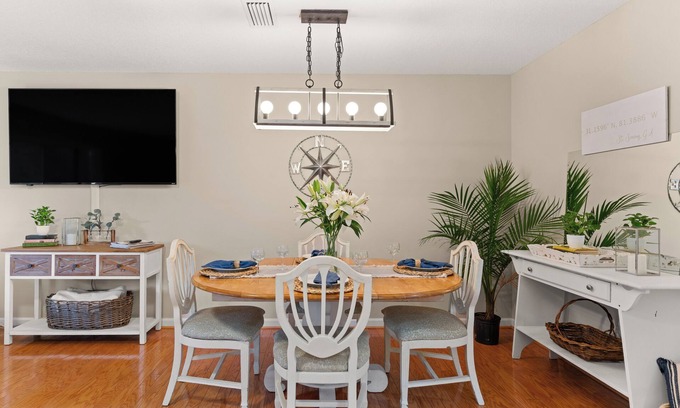 Demere Park Condominio | Sandy Tails - 5 bedrooms/2 min to beach!