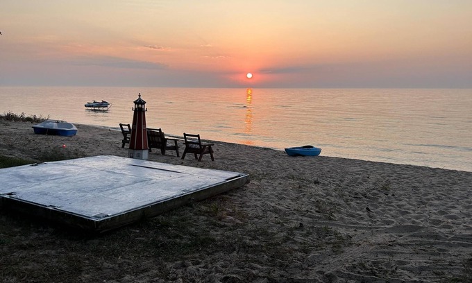 Nadeau Cabaña | Sandy Toes Retreat: Private beach on Little Bay de Noc!