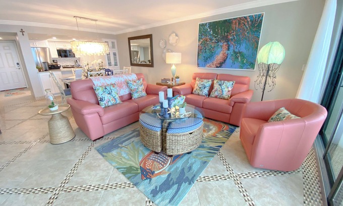 Punta Rassa Condominio | Sanibel Harbour Resort Harbour Tower 813: Newly renovated! Enjoy the stunning sunsets too.