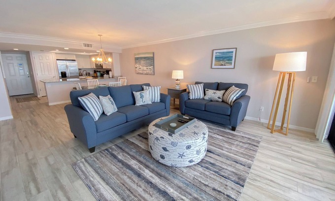 Punta Rassa Condominio | Sanibel Harbour Resort - 1134: Stunning sunsets from the comfort of your lanai.