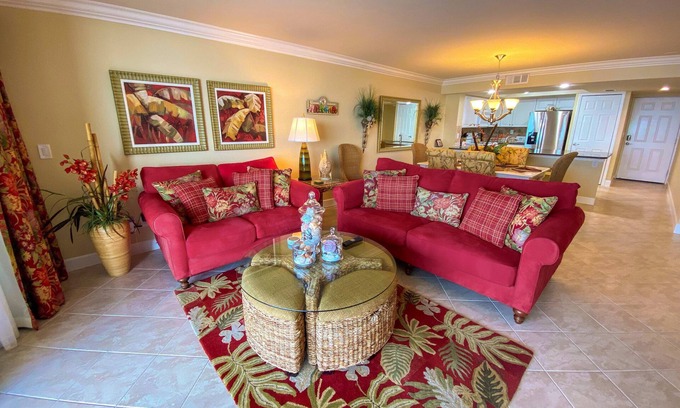 Punta Rassa Apartamento | Sanibel Harbour Resort Bay View Tower 532: Waterfront condo overlooking the private beach.