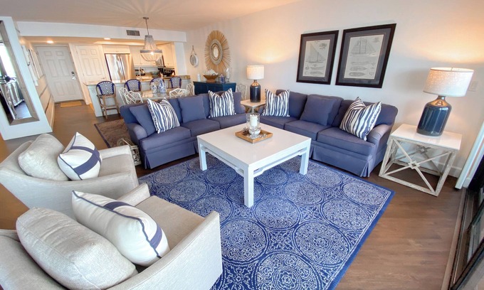 Punta Rassa Apartamento | Sanibel Harbour Resort Bay View Tower 334: Fresh nautical theme with Beachfront views