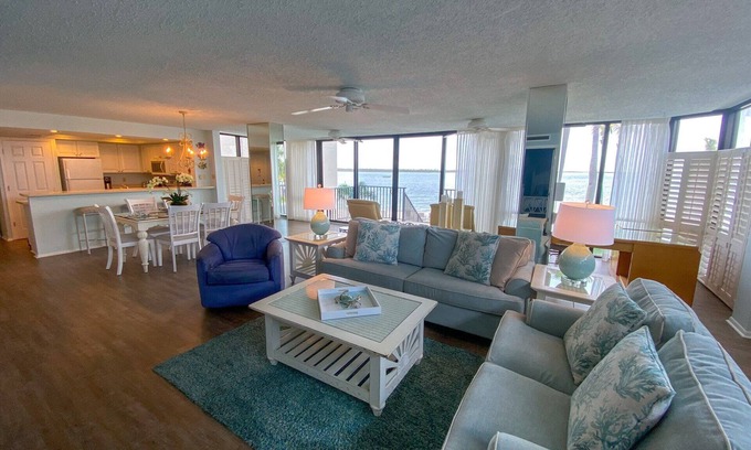 Punta Rassa Apartamento | Sanibel Harbour Resort: Bay View Tower 137 Waterfront condo with private beach