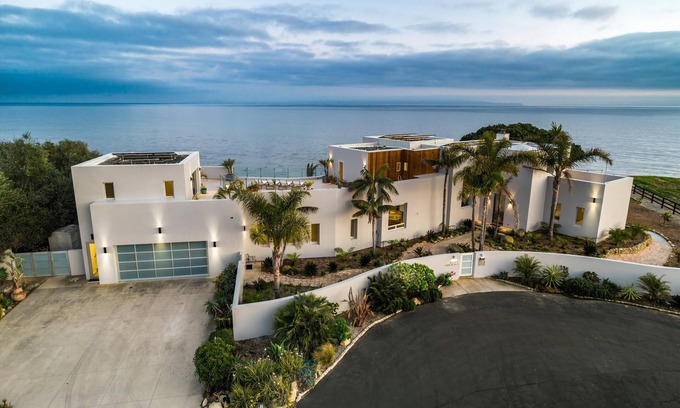 Santa Barbara Casa | Santa Barbara Oceanfront Luxury + Beach Access