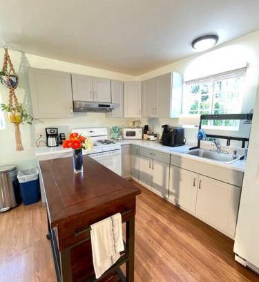 Santa Barbara Apartamento | Santa Barbara Serenity Large 1-bedroom Guest Apt.