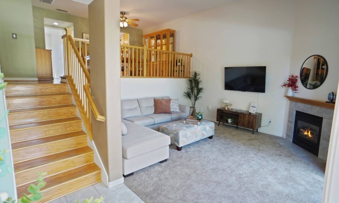 Stevenson Ranch Casa | Santa Clarita Luxury Retreat min. from Magic Mtn, the Cube, Hurricane Harbor.