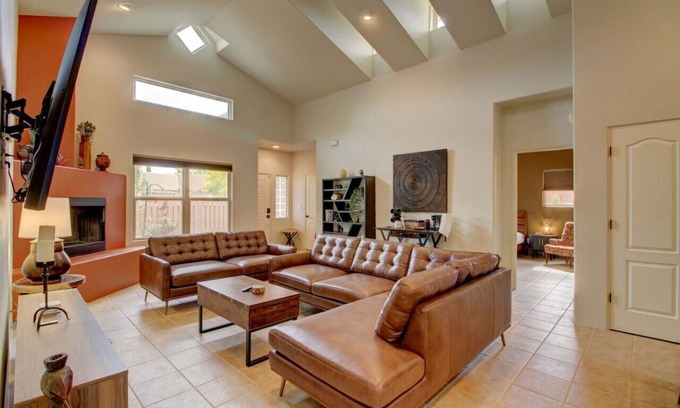 Santa Fe Casa | Santa Fe Home|Private Yard|Great for Groups