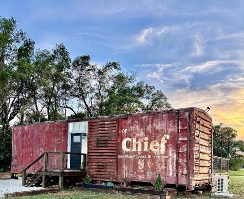 Hutchinson Casa | Santa Fe Traincars Private and Luxurious in the Country