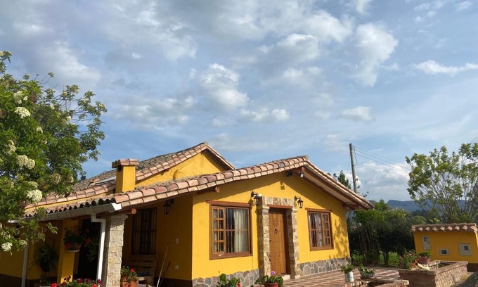 Firavitoba Cabina | Santa Isabel Km 1 Vía Firavitoba - Iza