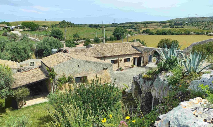 Palazzolo Acreide Historic Centre Casa | Santolìo Country Retreat