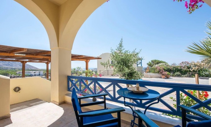 Megalochori Apartamento | Santorious Spacious Apartment