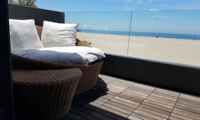 Venice Casa | Sapphine Sunset Beach Front Home