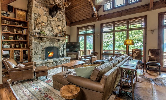 Sapphire Casa | Sapphire Falls Alchemy | Spectacular Lodge in the Blue Ridge Mountains