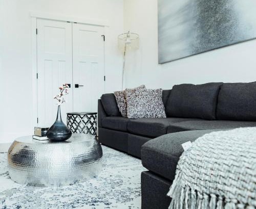 Kamloops Casa | Sapphire Lux Queen Suite