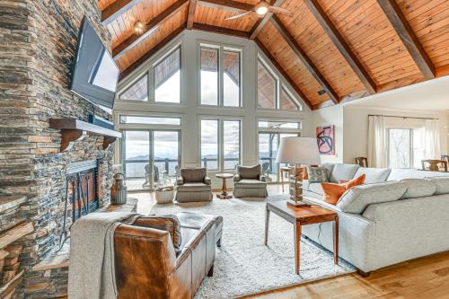 Sapphire Casa | Sapphire Mountaintop Cabin with Views and 2 Decks