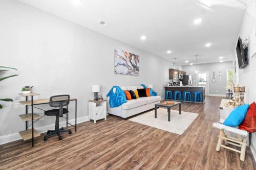 Clarksville Casa | Sapphire Oasis A Luxurious Townhouse Retreat near Nashville & Ft Campbell
