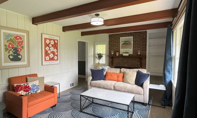 Winston - Salem Casa | Sapphire Shire - The Most Charming Home Near Wake Forest University!