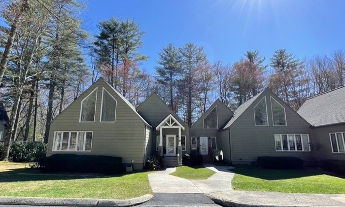 Sapphire Casa | Sapphire Valley Townhouse BEAUTIFUL-2 min. walk to amenities & restaurants!