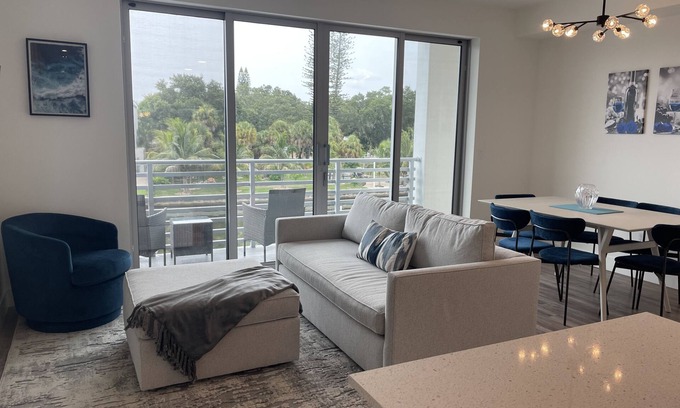 Central Sarasota Condominio | Sarasota Bay Views Luxury Waterfront
