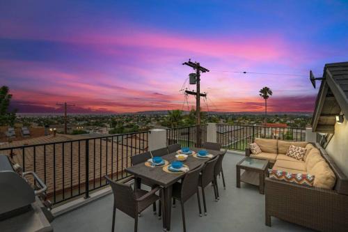 Point Loma Heights Casa | Saratoga Sunset - Rooftop Dining, 1 mile to Beach!