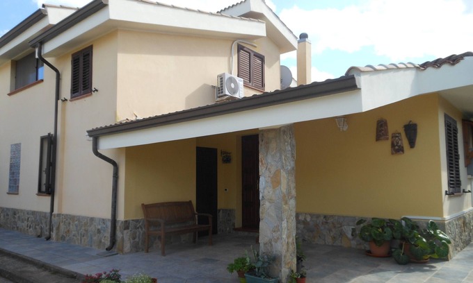 Capoterra Apartamento | Cerdeña sur, apartamento con jardín