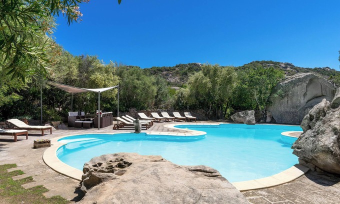 Porto Rotondo Casa | Apartamento-estudio de estilo sardo con jardín y terraza