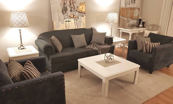 Sarnia Casa | Sarnia's Central Six - BIG 6 BR/2 BA w/patio & BBQ