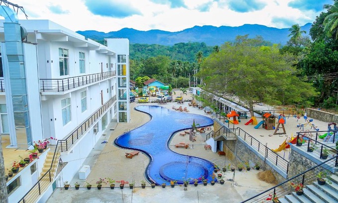 Pallebedda Hotel | Saru Blue Sapphire Hotel