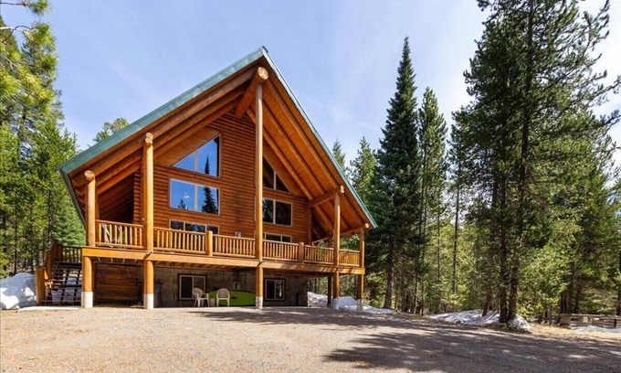 Island Park Casa | Sasquatch Summit,5B/-4Ba,Sleeps 12,BBQ,Firepit,WIFI,30m 2 YNP-Secluded