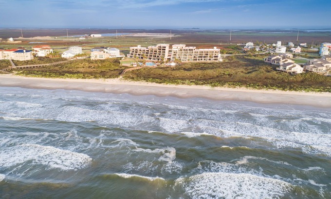 Port Aransas Condominio | Condominio recientemente remodelado de 1 habitación y 1 baño con bañera de hidromasaje y ducha