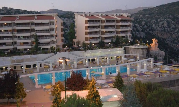 Faitroun Apartamento | Satellity Resort Chalet: Season rental available.
