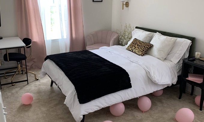 Durham Casa | SATURDAY STAYS-Ashley