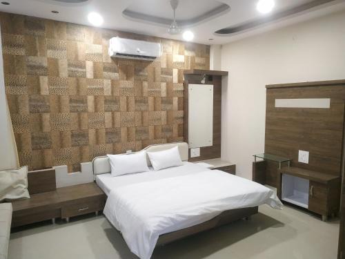 Indore Apartamento | Satyabhama Homestay -Ruby-One RK appartment with Terrece