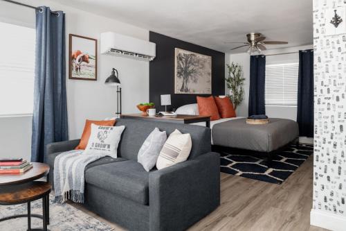 Johnson City Casa | Sauceda Cottage at Wrenwood Ranch, King Bed
