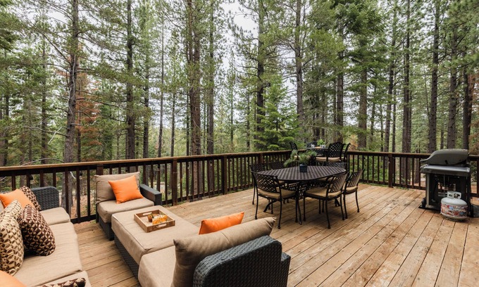 Tahoe Paradise Casa | Sauna, Climbing Wall, EV Charger, Arcade, Pool Table, Spa – The Monarch