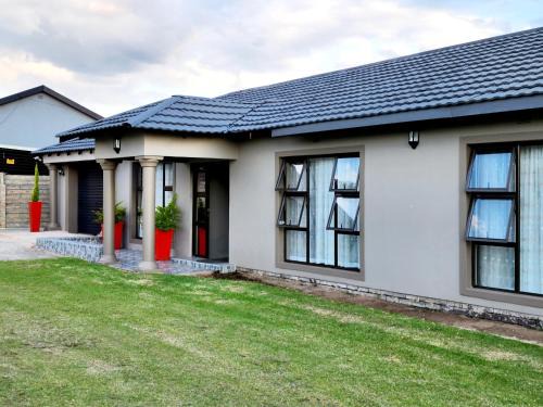 Emalahleni Casa | Savanna Buffalo Guest House