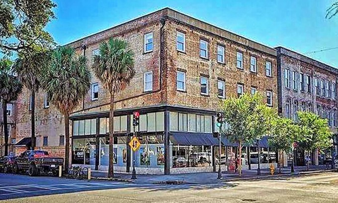 Historic District - North Condominio | SAVANNAH CHIC! Prime 2BR Loft Broughton Street, City Market & Plant Riverside
