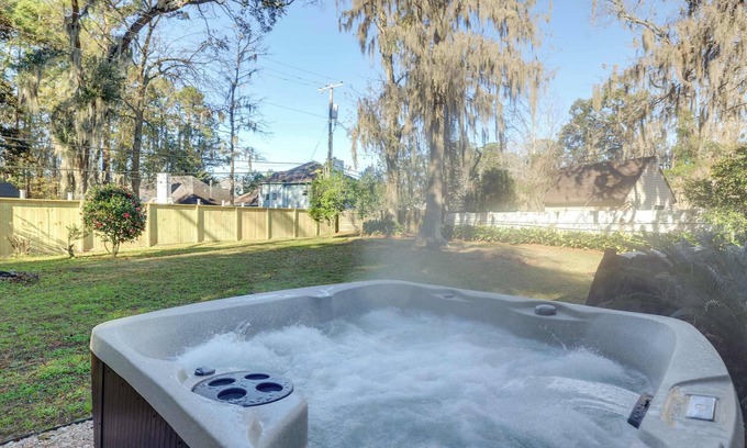 Savannah Casa | Savannah Escape~Hot Tub, Dog Friendly, Wifi & W/D