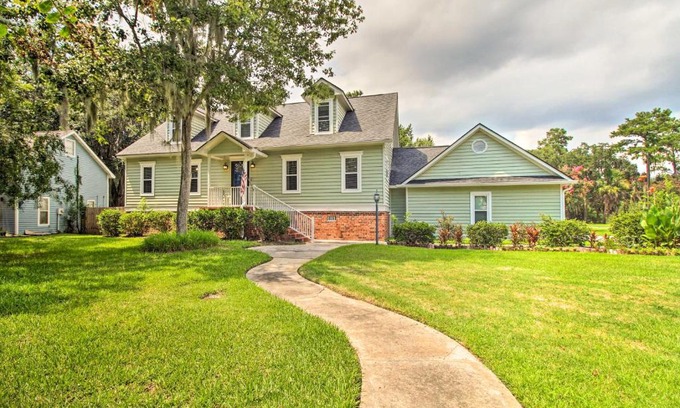 Savannah Casa | Savannah Family Home with Private Pool and Yard!