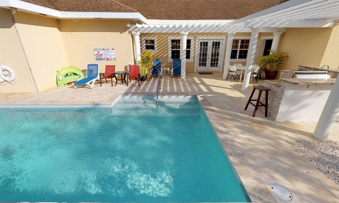 Savannah Casa | Savhaven - 4 habitaciones, 4 baños con piscina, capacidad para 8 (a 2 minutos de la playa de Spotts)