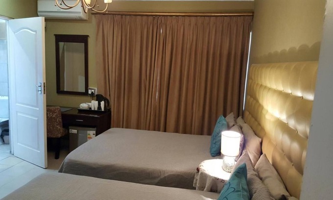 Rondebosch East Cama Y Desayuno | Savoy Lodge con desayuno incluido! - Habitación doble estándar económica 3