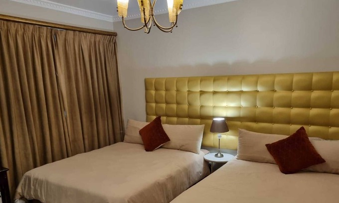 Rondebosch East Cama Y Desayuno | Savoy Lodge con desayuno incluido! - Habitación Triple Económica 5