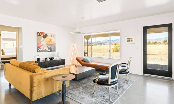 Pioneertown Casa | Sawtooth House - Hot tub - Views - Yoga Space