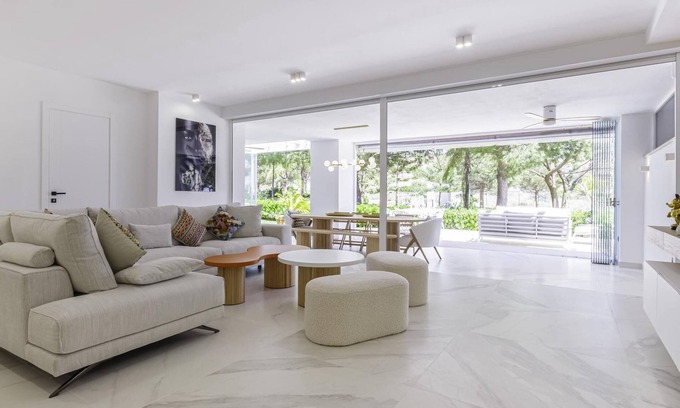 Marbella Chalet De Esquí | SC8. Exclusiva Adosada de Lujo en Alquiler Vacacional