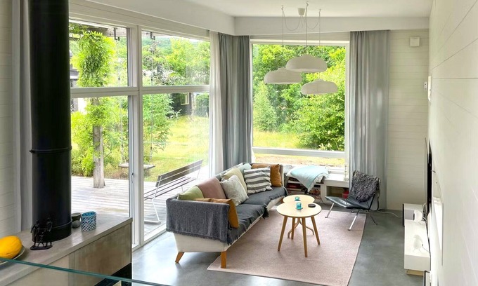 Listarum Casa | Scandinavian Design Vacation Home. Walk to Beach & National Park!