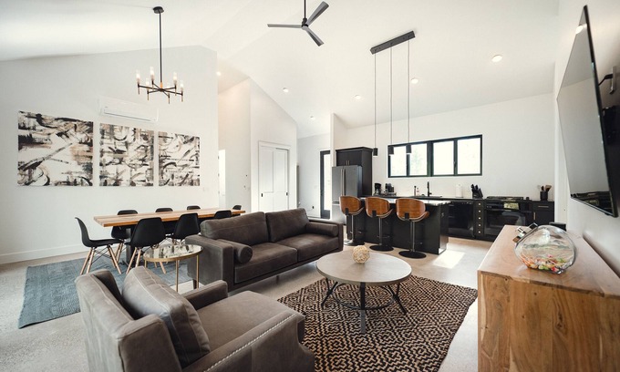 Mayfield Casa | 🇸🇪 Scandinavian Haus – Modern Boardman Riverfront | Game Room | Pet-Friendly | Near TC