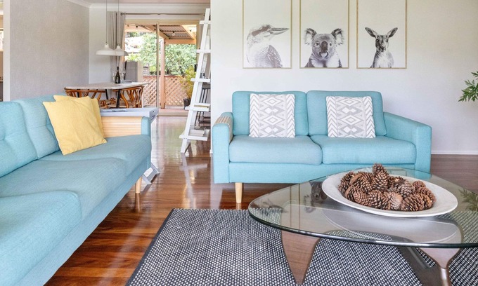 Maleny Cabaña | Scandinavian Oasis: Pet-Friendly, Steps to Town!