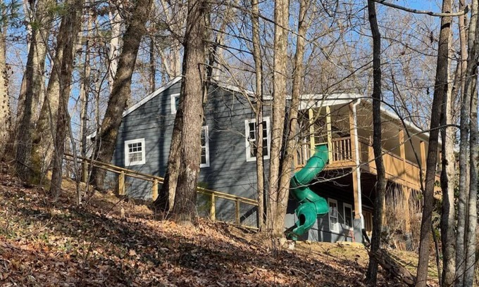 Hendersonville Cabina | Scenic 5BR Mountain Home with Games Room & Pet-Friendly